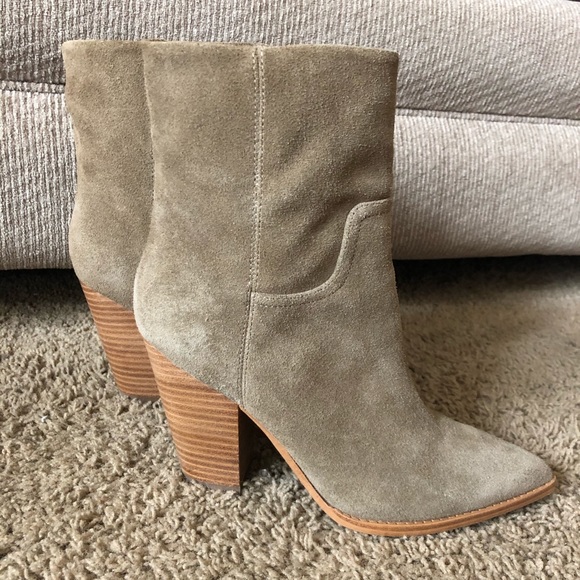 marc fisher ltd devin